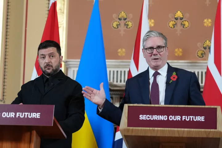 Συνάντηση Στάρμερ με Ζελένσκι στο Λονδίνο - Στόχος η ενίσχυση της συνεργασίας σε άμυνα και βιομηχανία
