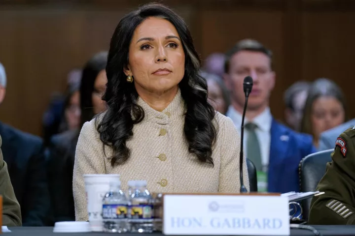 ΗΠΑ: Οι μυστικές υπηρεσίες εκτιμούν ότι το ιρανικό καθεστώς «παραμένει όρθιο», αλλά αποδυναμωμένο