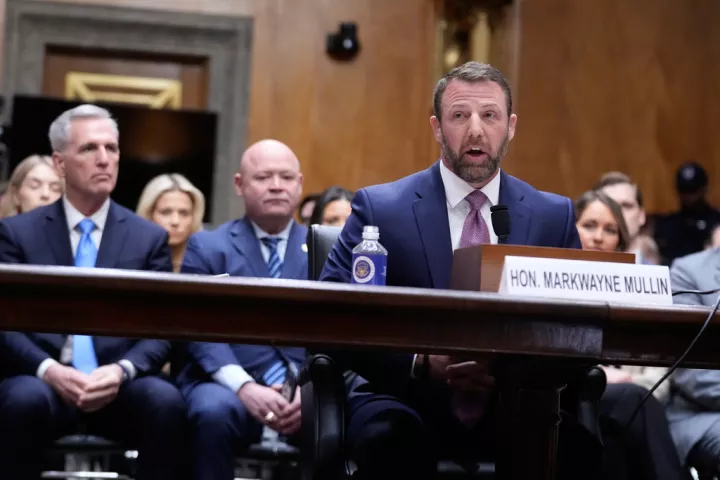 ΗΠΑ: Ένταση μεταξύ των Ρεπουμπλικάνων στην ακρόαση για τον διορισμό του νέου υπουργού Εσωτερικής Ασφάλειας