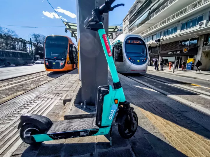 Τραμ: Από την Πέμπτη τα δρομολόγια θα διεξάγονται σε ολόκληρη τη Γραμμή 6 «Πικροδάφνη - Σύνταγμα»