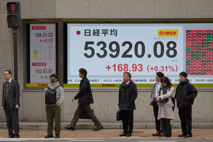 Ασία: «Κοκκίνισαν» τα ταμπλό, ισχυρές απώλειες ο Nikkei-Αμετάβλητα τα επιτόκια στην Ιαπωνία