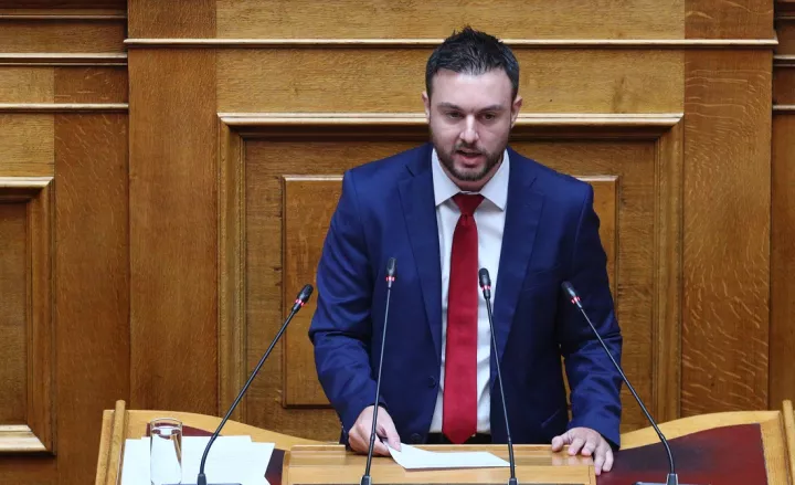 Ξεκίνησε η δίκη του βουλευτή Κ. Φλώρου για την επίθεση στον Β. Γραμμένο στη Βουλή