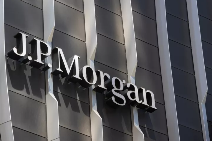 Η JPMorgan μειώνει τον στόχο για τον S&P 500, λόγω πετρελαϊκού σοκ και εφησυχασμό επενδυτών