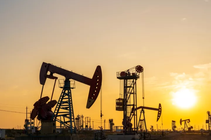 Πτώση στις τιμές του πετρελαίου - Σενάρια για 180 δολάρια εάν η κρίση συνεχιστεί μετά τον Απρίλιο