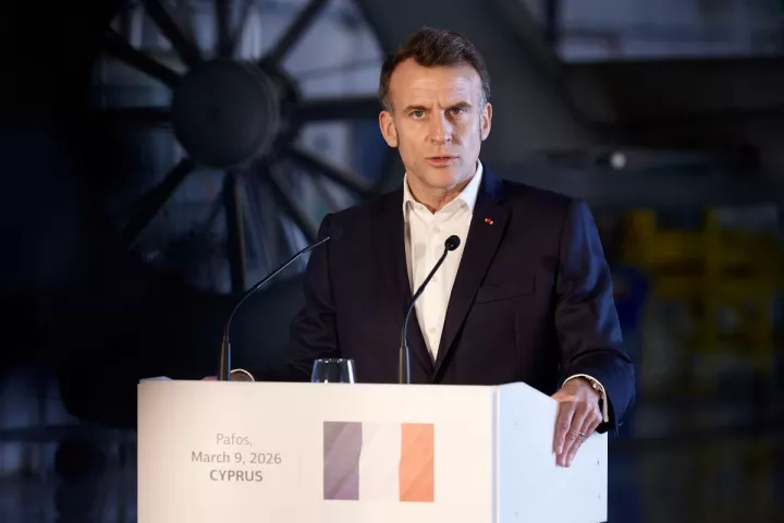 Μακρόν: Το γαλλικό Πολεμικό Ναυτικό συνέλαβε το ρωσικό τάνκερ Deyna