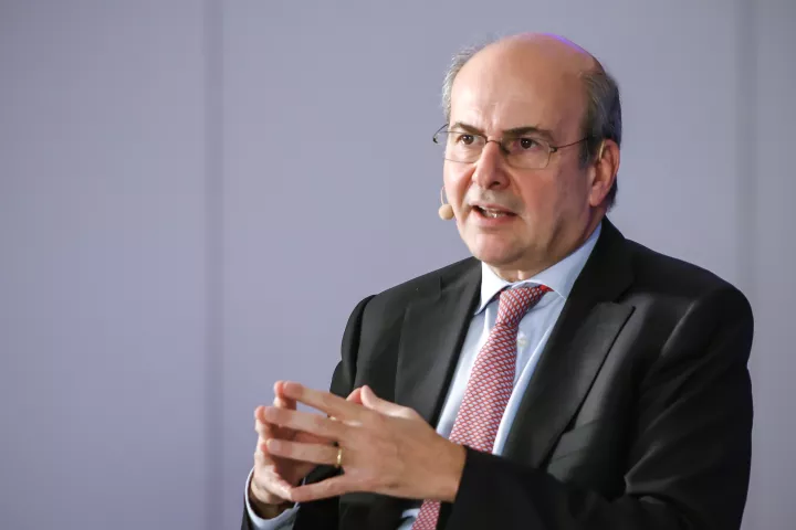 Κ. Χατζηδάκης: Οι 14 παρεμβάσεις για τον περιορισμό γραφειοκρατίας, την ενίσχυση διαφάνειας και την αντιμετώπιση του βαθέως κράτους