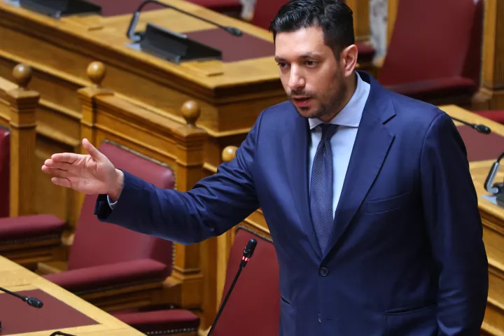 Ψηφίζεται τη Δευτέρα το νομοσχέδιο για τα ταξί – Τι αλλάζει στις άδειες ΕΔΧ