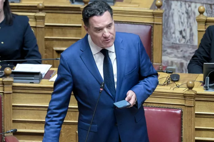 Αδ. Γεωργιάδης για Κωνσταντοπούλου: Κακώς έβαλα το κράκερ στο στόμα μου, ήταν αυτός λόγος η άλλη να με τραβάει βίντεο;