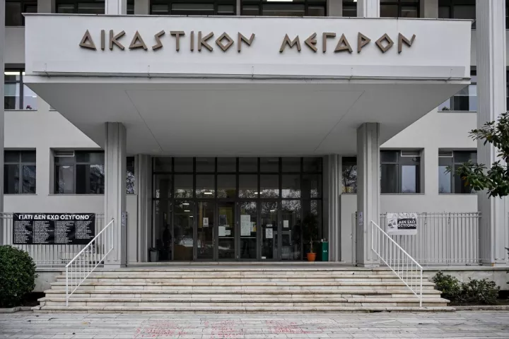 Τέμπη: Ξεκινά η δίκη για το σιδηροδρομικό δυστύχημα - Στο εδώλιο 36 άτομα