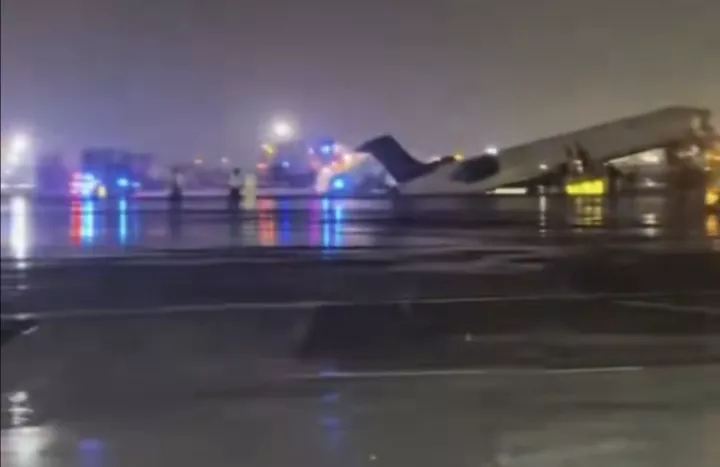 ΗΠΑ: Αεροσκάφος της Air Canada Express συγκρούστηκε με όχημα στο έδαφος - Αναφορές για τραυματίες (vids)