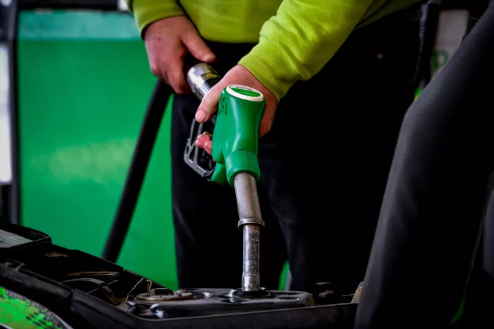 Ράλι στη διεθνή τιμή του πετρελαίου – Αντίστροφη μέτρηση για νέα μέτρα στήριξης από την ελληνική κυβέρνηση