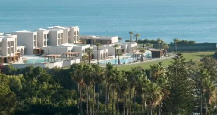ELLA RESORTS: Συμφωνία χρηματοδότησης 710 εκατ. ευρώ από την Πειραιώς