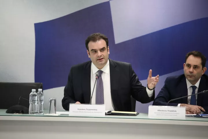 Τι θα ισχύει για fuel pass, επιδότηση στο diesel και εκπτώσεις στα ακτοπλοϊκά - Παραδείγματα με τα μέτρα στήριξης