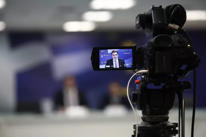 Πόσο θα μειωθούν οι τιμές σε βενζίνη και diesel κίνησης – Τα 4 μέτρα για τις επιπτώσεις του πολέμου