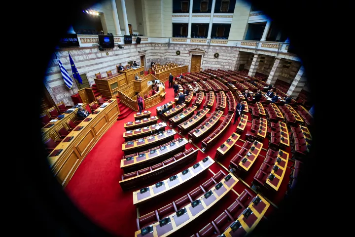 Τροπολογία για την απασχόληση δημοσίων υπαλλήλων ως εντεταλμένων διδασκόντων στα ΑΕΙ