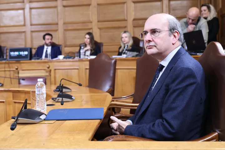 Κ. Χατζηδάκης: Οι μειώσεις στα καύσιμα θα περάσουν απευθείας στην τσέπη του καταναλωτή 