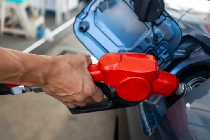 Fuel Pass και τα «μυστικά» για την επιδότηση: Τα κριτήρια, ποιοι κερδίζουν από το νέο πακέτο και τα ποσά