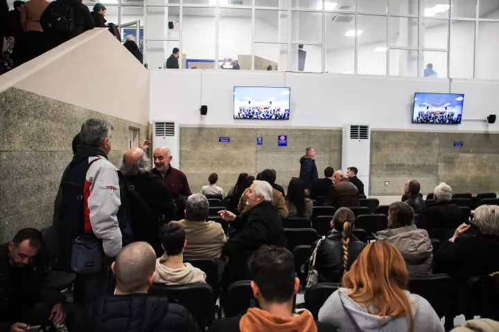 «Αγανακτισμένοι» στο Σύνταγμα, «αγανακτισμένοι» και στη Λάρισα