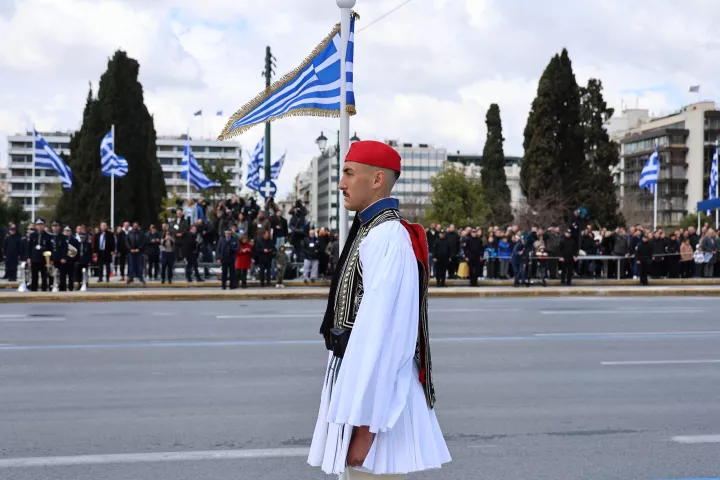 25η Μαρτίου: Σε εξέλιξη η στρατιωτική παρέλαση στην Αθήνα (pics)