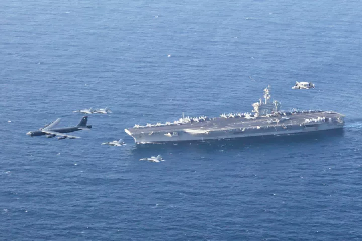 Το Ιράν επιβεβαιώνει ότι εκτόξευσε πυραύλους προς την κατεύθυνση του USS «Abraham Lincoln»