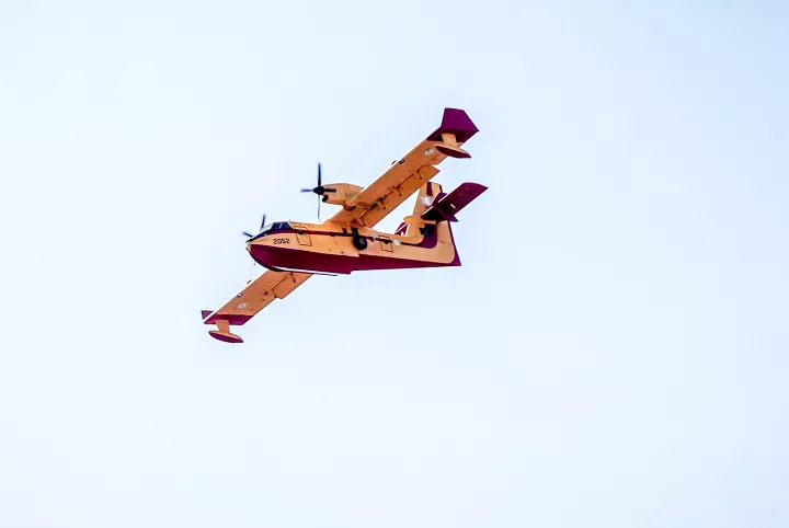 Φωτιά σε δάσος στα Μαυράτα Κεφαλονιάς, σηκώθηκε αεροσκάφος