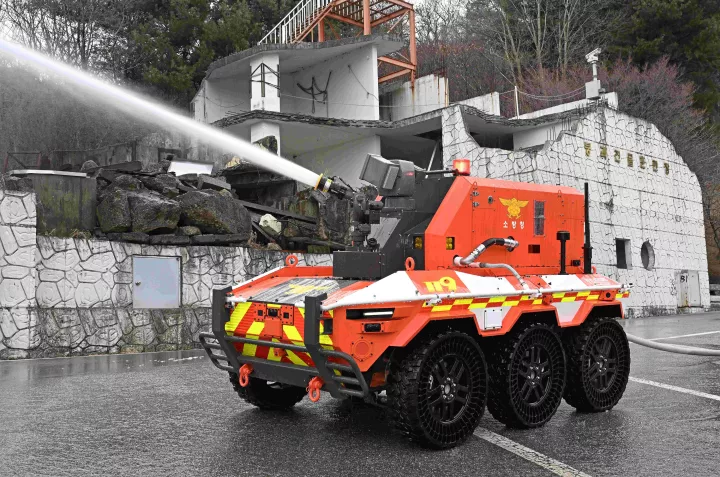 Ένα ρομπότ 6Χ6 που αλλάζει τους όρους της πυρόσβεσης