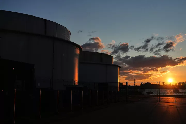 Πετρέλαιο: Ενισχύεται το Brent στα 98,6 δολάρια μετά την άρνηση του Ιράν για άμεσες συνομιλίες με τις ΗΠΑ