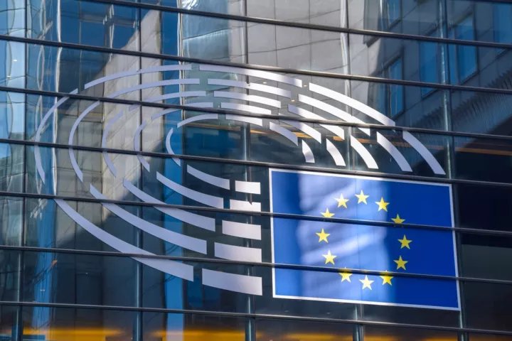 Ευρωπαϊκό Κοινοβούλιο: Εγκρίνουμε τη δημιουργία «κόμβων επιστροφών» για τους μετανάστες