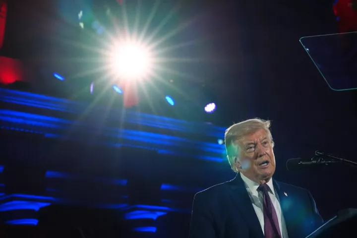 Τραμπ για Ιράν: Με εκλιπαρούν να κάνουμε συμφωνία, είναι κακοί διαπραγματευτές