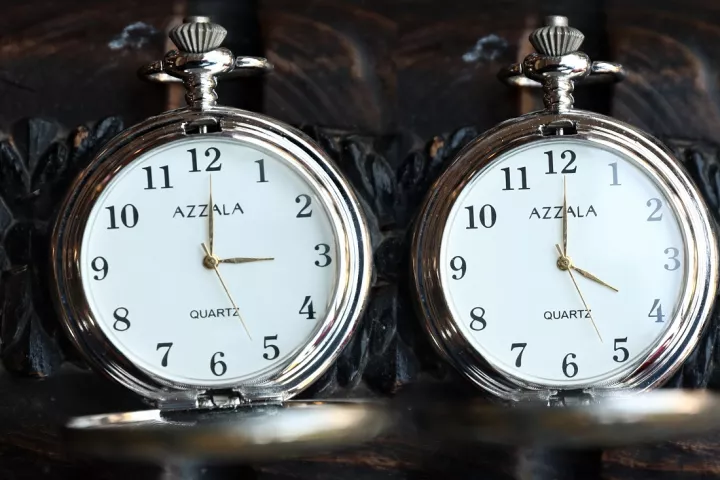 Από τα ξημερώματα της Κυριακής, οι δείκτες των ρολογιών θα μετακινηθούν μία ώρα μπροστά