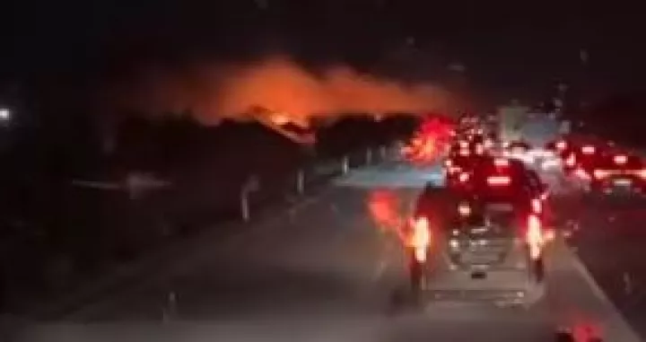 Θεσσαλονίκη: Φωτιά στα διόδια Μαλγάρων - Έκλεισαν και τα δύο ρεύματα κυκλοφορίας
