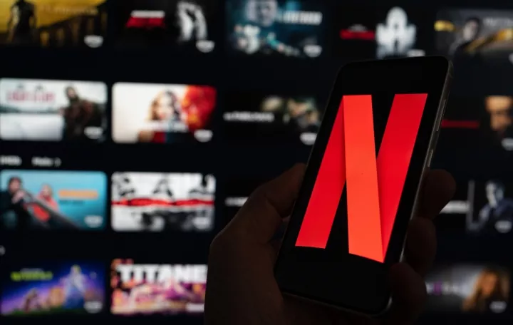 Το Netflix αυξάνει έως 2 δολάρια τη μηνιαία συνδρομή στις ΗΠΑ 
