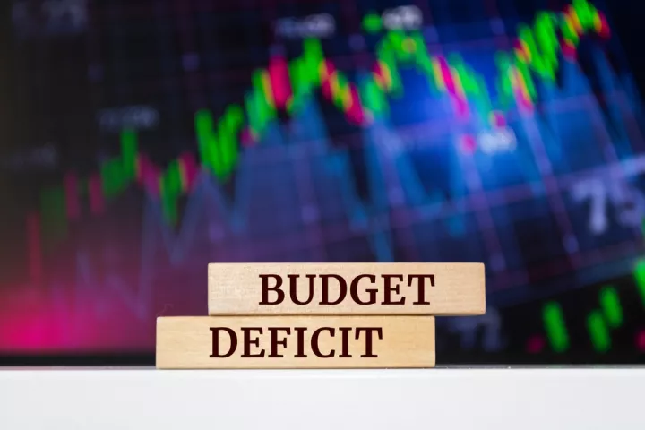 Γαλλία: Χαμηλότερο από το αναμενόμενο το δημοσιονομικό έλλειμμα της χώρας για το 2025