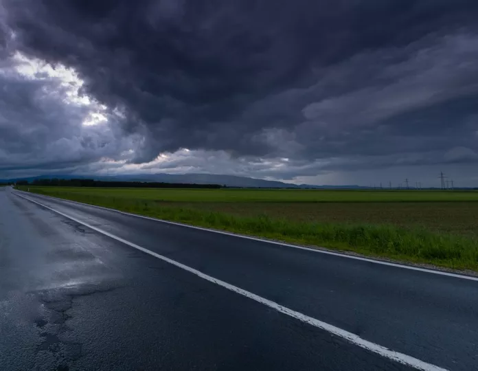 Σλοβενία: Έντονες καταιγίδες και ισχυροί άνεμοι αφήνουν χιλιάδες νοικοκυριά χωρίς ηλεκτροδότηση