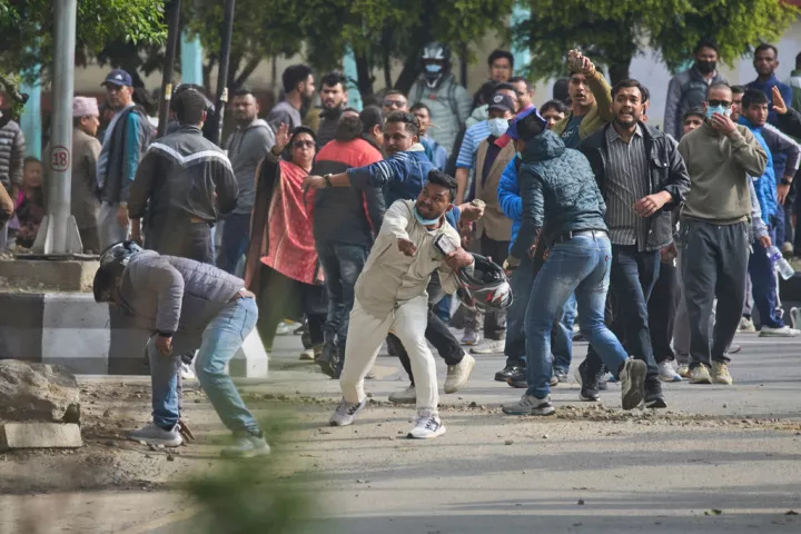 Νεπάλ: Συνελήφθη ο πρώην πρωθυπουργός για την αιματηρή καταστολή των διαδηλώσεων