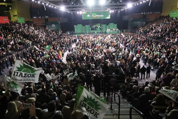 ΠΑΣΟΚ σε φάση παλιμπαιδισμού