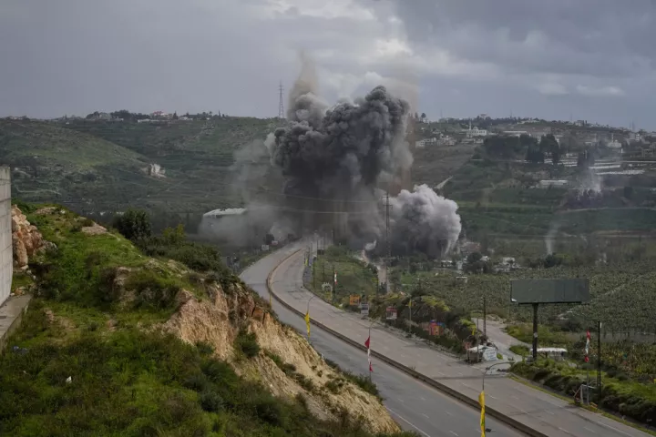 Νέα πλήγματα του Ιράν σε σημαντικές βιομηχανικές εγκαταστάσεις στον Κόλπο