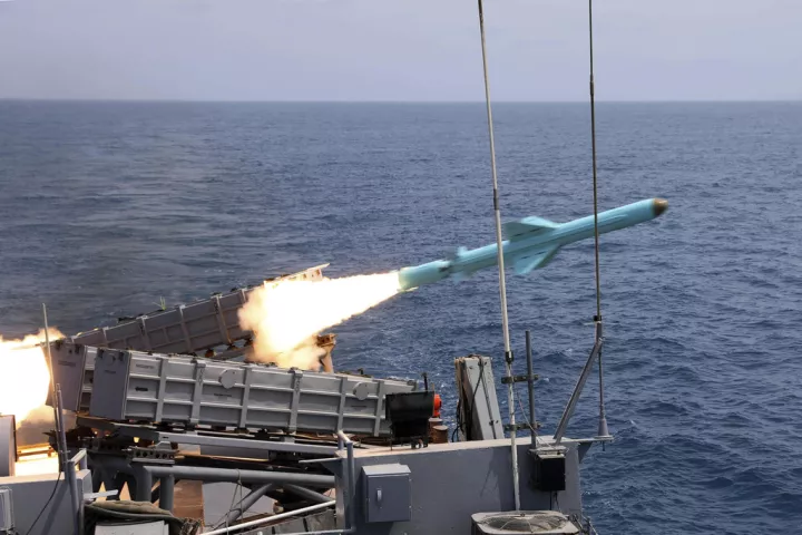 Τα ΗΑΕ ανακοίνωσαν ότι αναχαίτισαν σήμερα 42 drones και 16 βαλλιστικούς πυραύλους από το Ιράν