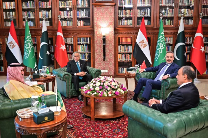 Σε εξέλιξη οι διαβουλεύσεις μεταξύ Τουρκίας, Πακιστάν, Σαουδικής Αραβίας και Αιγύπτου στο Ισλαμαμπάντ