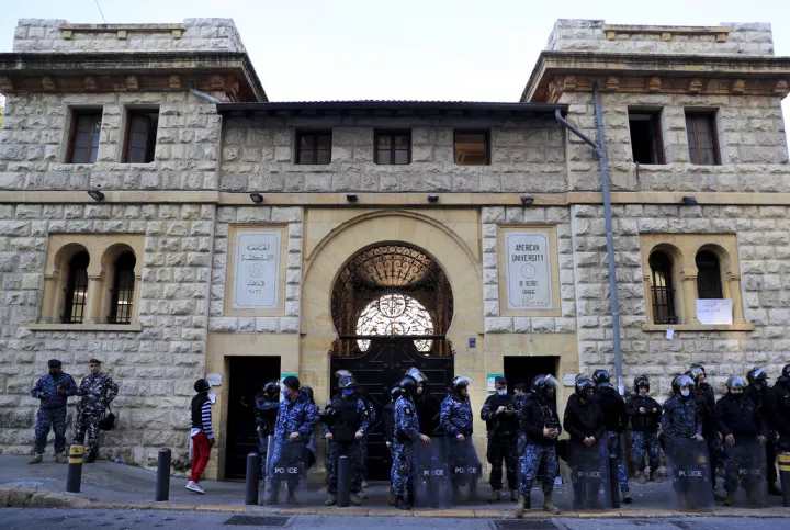 Λίβανος: Τηλεκπαίδευση στο Αμερικανικό Πανεπιστήμιο της Βηρυτού μετά από ιρανικές απειλές