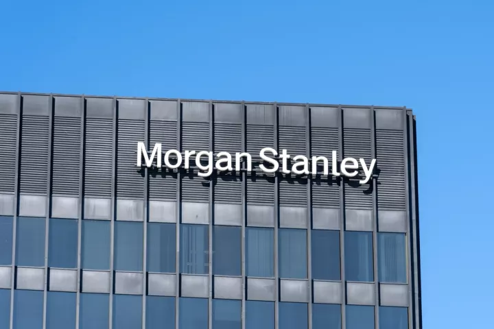 Morgan Stanley: Σήμα οπισθοχώρησης από τις μετοχές-«Καταφύγιο» σε μετρητά και ομόλογα λόγω Μέσης Ανατολής