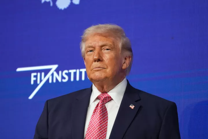 Τραμπ: Αν δεν συμφωνήσουμε με το Ιράν θα ανατινάξουμε τους σταθμούς ηλεκτρικής ενέργειας, τις πετρελαιοπηγές και το νησί Χαργκ