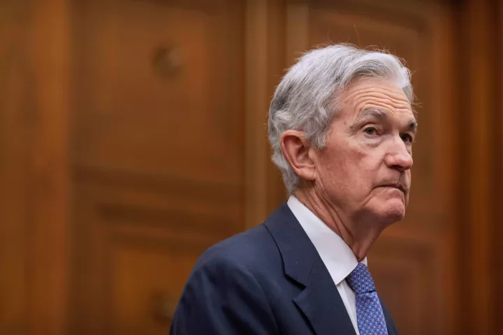 Πάουελ: Σε στάση αναμονής η Fed για τις οικονομικές επιπτώσεις του πολέμου