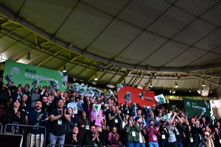 Με αφελή επιχειρήματα καφενείου δεν γίνεται αντιπολίτευση