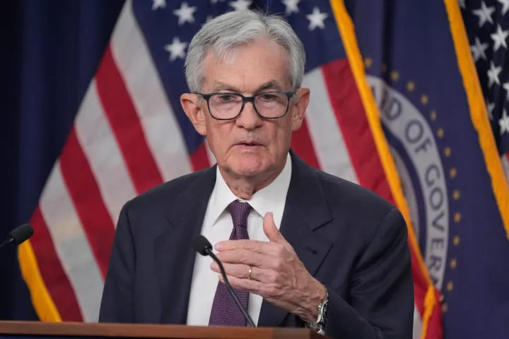 Γιατί ο Πάουελ έκανε στροφή 180 μοιρών δίνοντας «φιλί της ζωής» στα ομόλογα