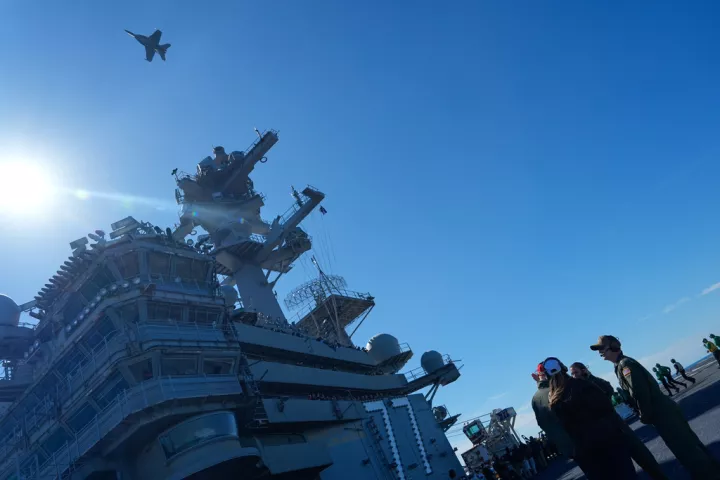 Οι ΗΠΑ στέλνουν τρίτο αεροπλανοφόρο στη Μέση Ανατολή 