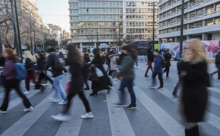 Σε ισχύ από σήμερα η νέα αύξηση στον κατώτατο μισθό στα 920 ευρώ