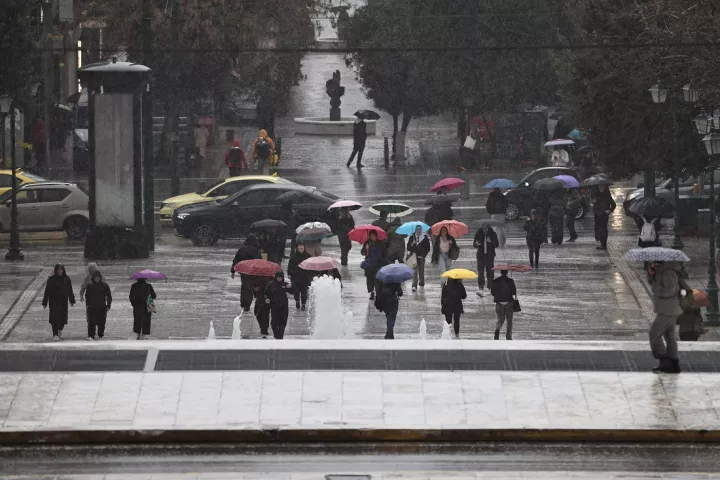 Ισχυρές βροχές, καταιγίδες και άνεμοι, αυξημένος κίνδυνος στην Αττική - Live η πορεία της κακοκαιρίας