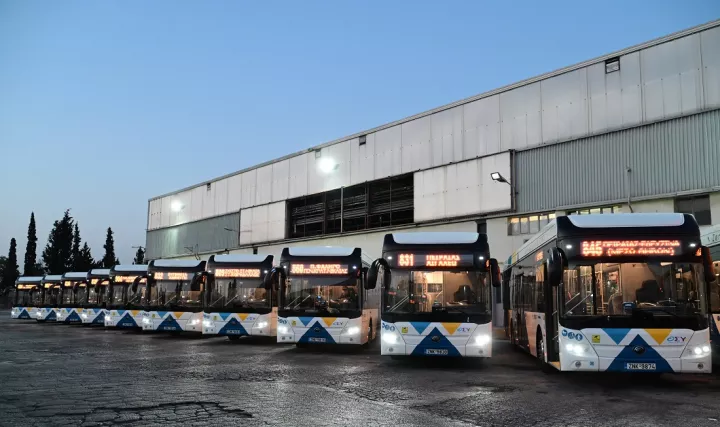 Στρατηγική συνεργασία ΥΠΟΜΕΔΙΚ - ΕΤΕπ για τα ηλεκτρικά λεωφορεία στην Αθήνα