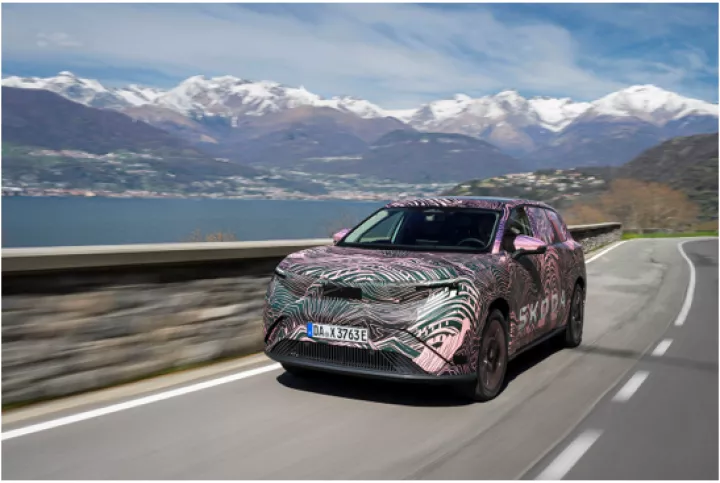 Μια ηλεκτρική ναυαρχίδα για επτά…